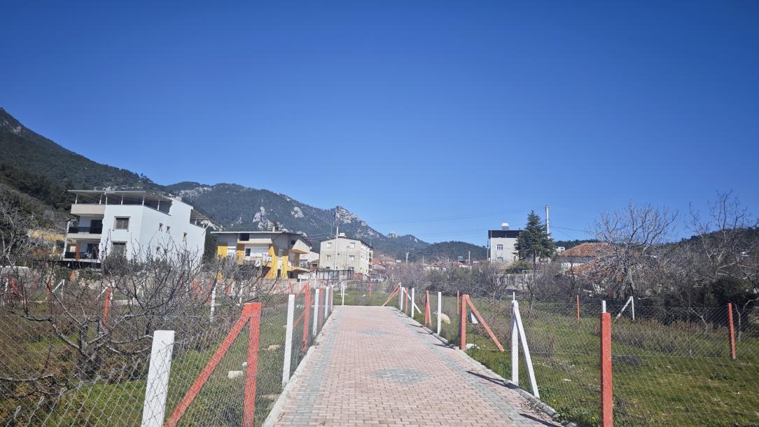 iZMiR KEMALPASA VISNELi KÖYÜ'NDE 300m² KÖY iÇi iMARLI ARSA!-12
